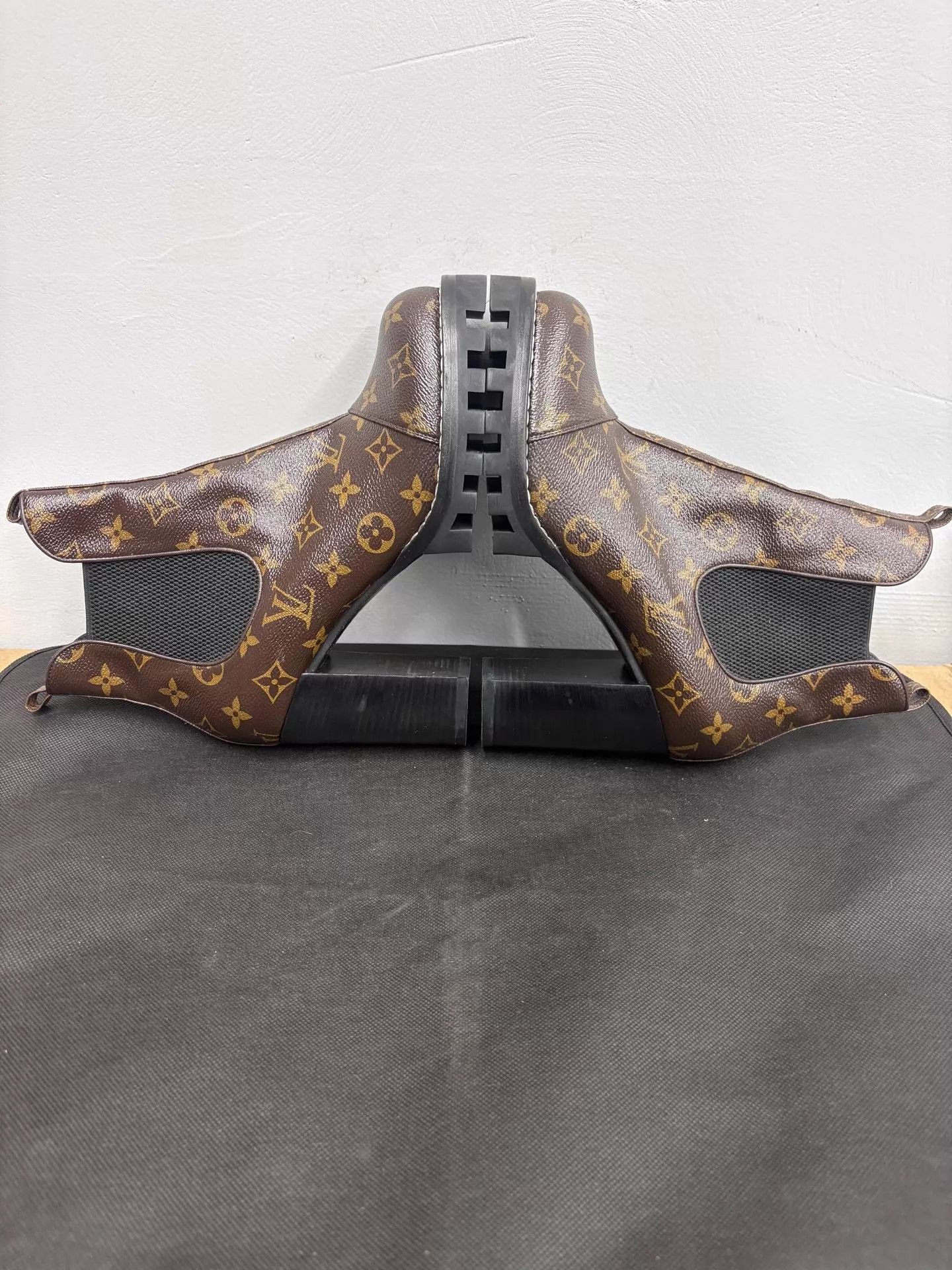 Louis Vuitton lv Classic Brown Monogram Heeled Ankle Boot 41 GD Size US 10 / IT 40 - 6 Thumbnail