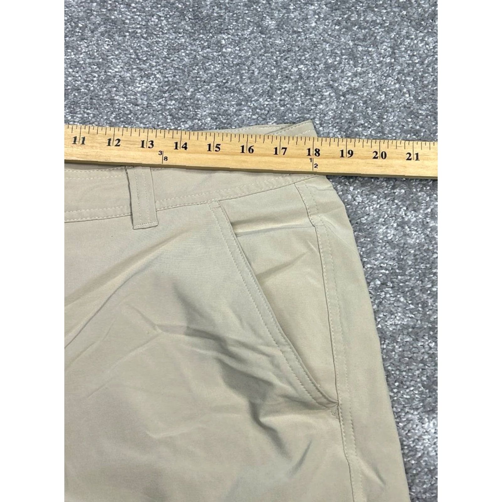Vintage Columbia Cargo Shorts Men 36 Beige Polyester Elastane Front Flat Front Pockets Regular Size US 36 / EU 52 - 3 Thumbnail