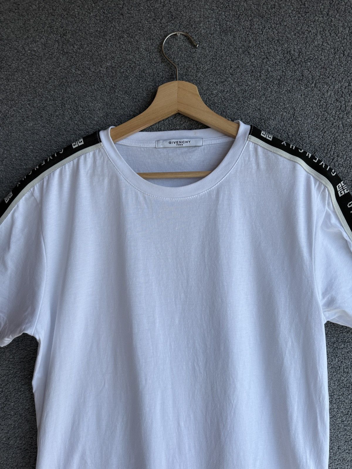 Givenchy Givenchy Taped Sleeve Logo T-Shirt Size US XL / EU 56 / 4 - 2 Thumbnail