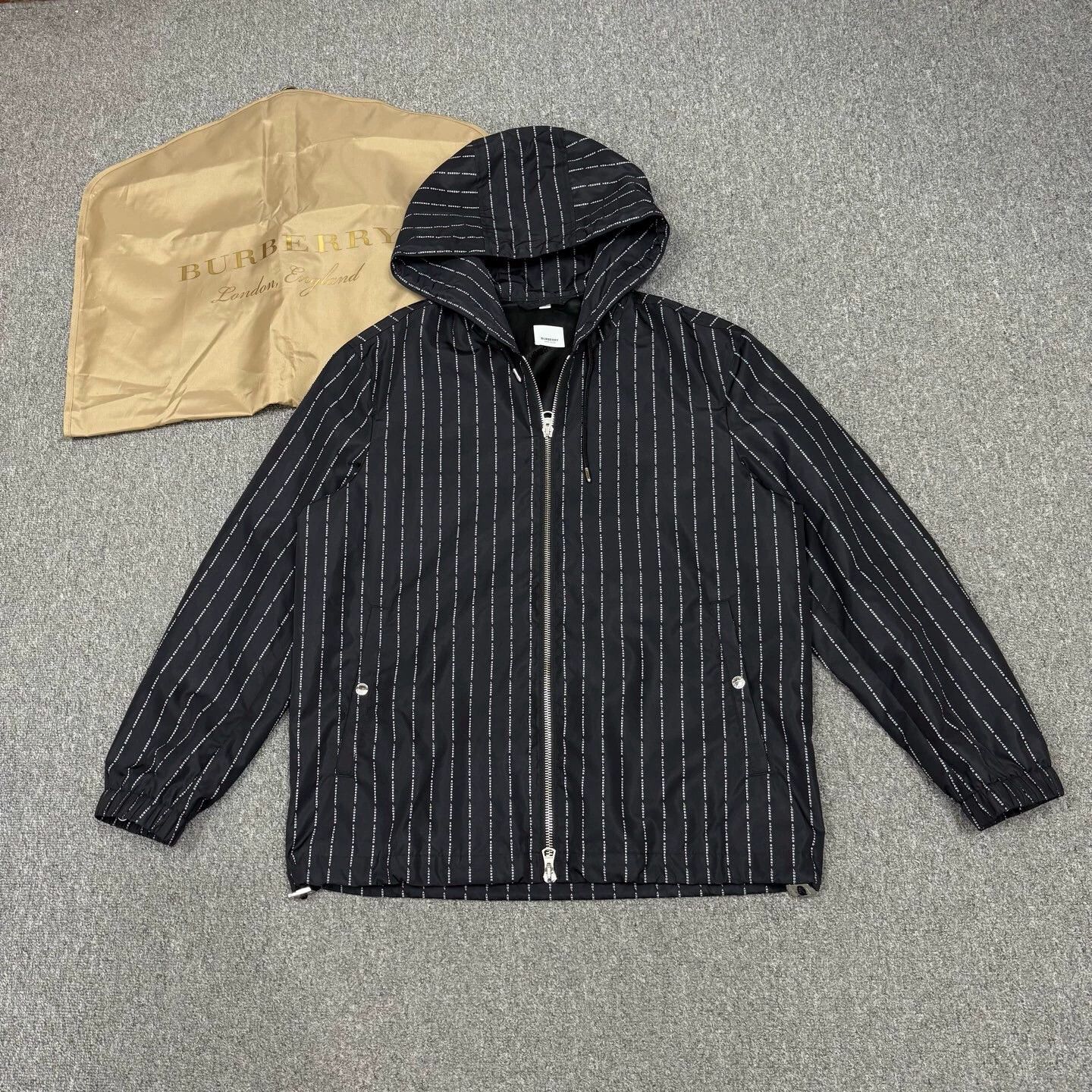 Burberry Burberry 23 SS Black All Over Logo Jacket Unused M Size US M / EU 48-50 / 2 - 1 Thumbnail