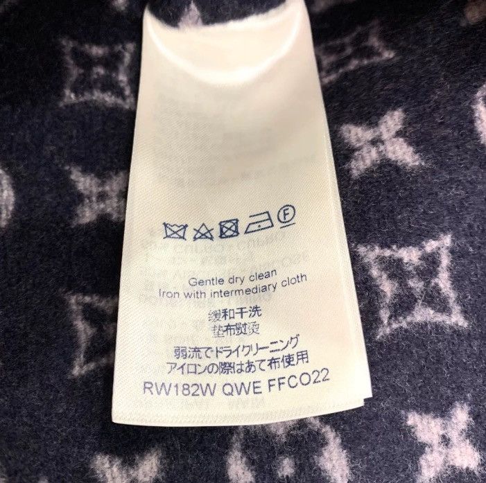 Louis Vuitton Louis Vuitton LV blue logo, coat2412-Nextarrow Size US XXS / EU 40 - 5 Thumbnail