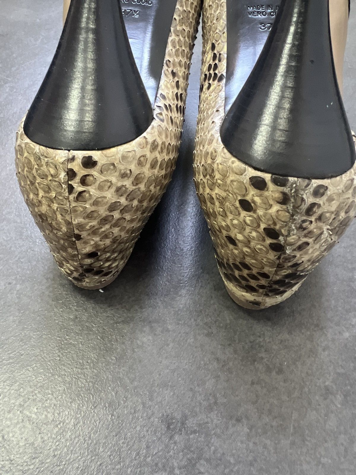 Fendi × Vintage Vintage Fendi snake skin heels Size US 7.5 / IT 37.5 - 4 Thumbnail