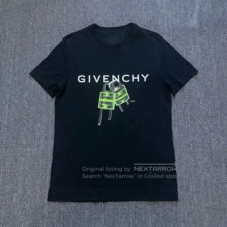 Givenchy Givenchy Pattern Printed Round Neck Short Sleeve T-Shirt w Size US S / EU 44-46 / 1 - 1 Thumbnail