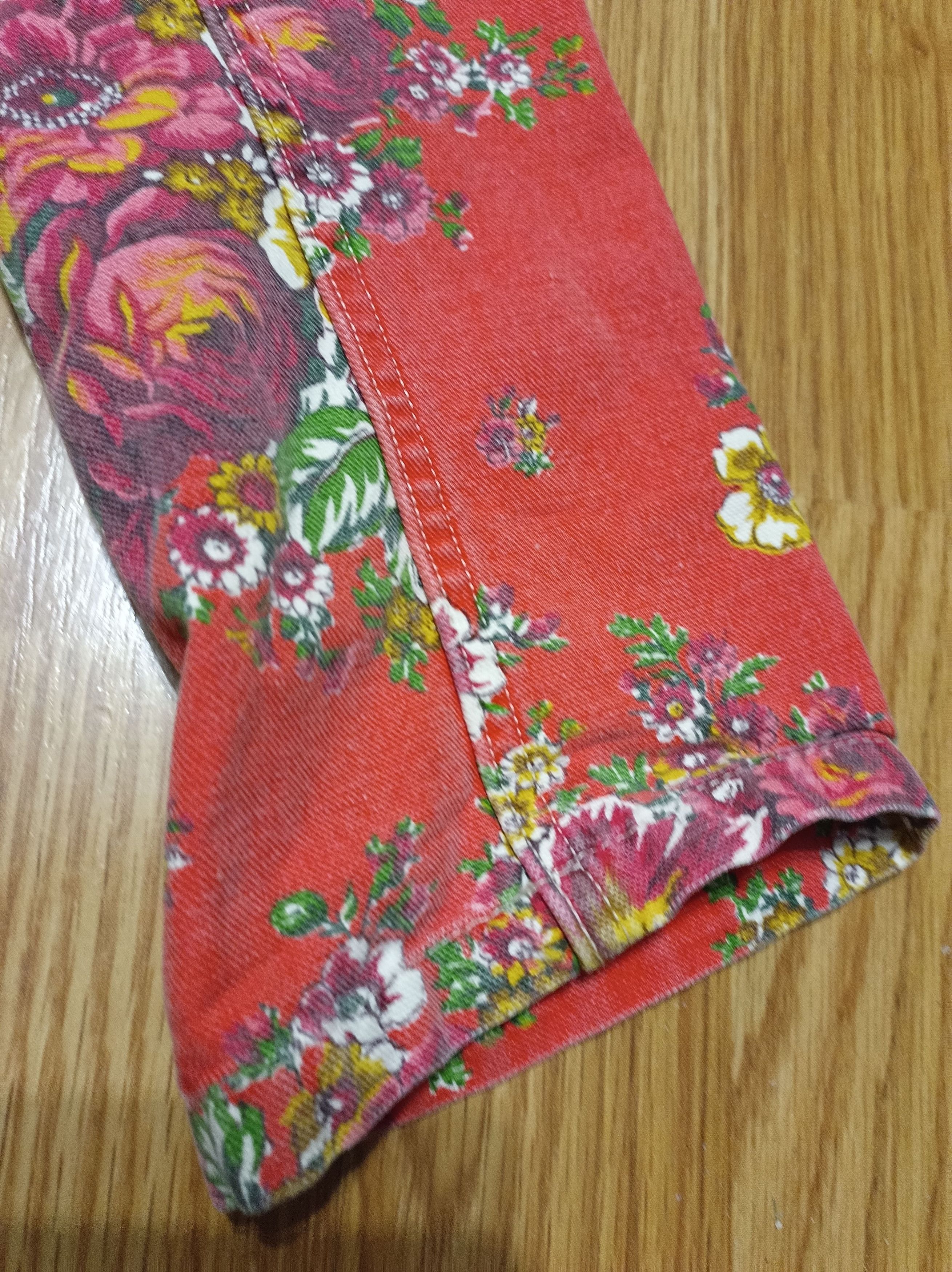 Kenzo × Vintage KENZO Jeans Vintage 90s Red Flower Print Denim Jacket Size L / US 10 / IT 46 - 13 Thumbnail