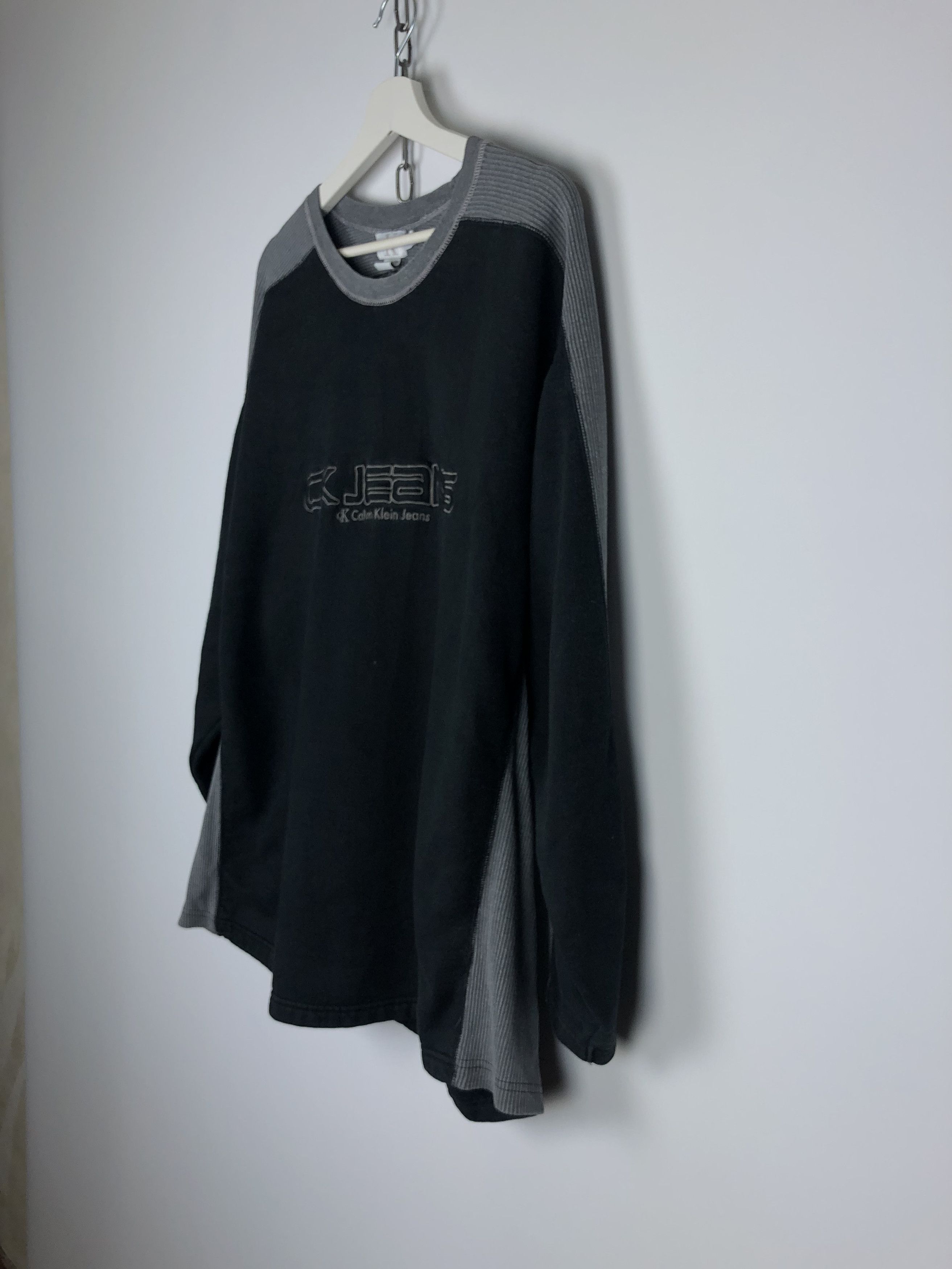 Calvin Klein Calvin Klein Jeans Sweatshirt Center Logo Vintage size L Size US L / EU 52-54 / 3 - 4 Thumbnail