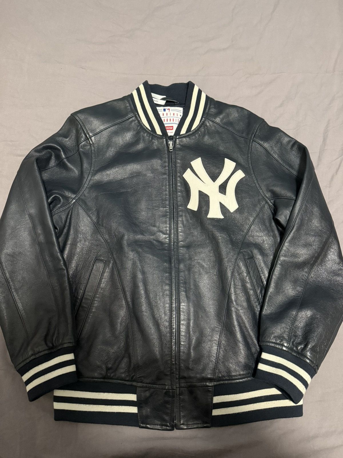 Supreme Supreme yankees mlb leather bomber Jacket Size US M / EU 48-50 / 2 - 1 Thumbnail
