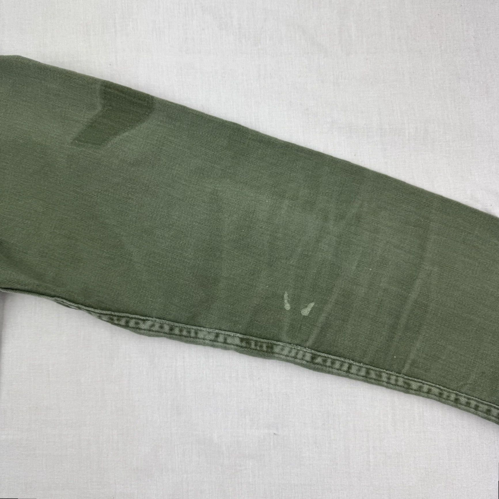Vintage VINTAGE Army Button Up Shirt Adult Medium Military 60s 70s Green Collared Long Sleeve Button-Front Mens Shirt Regular Button-Up Size US M / EU 48-50 / 2 - 6 Thumbnail