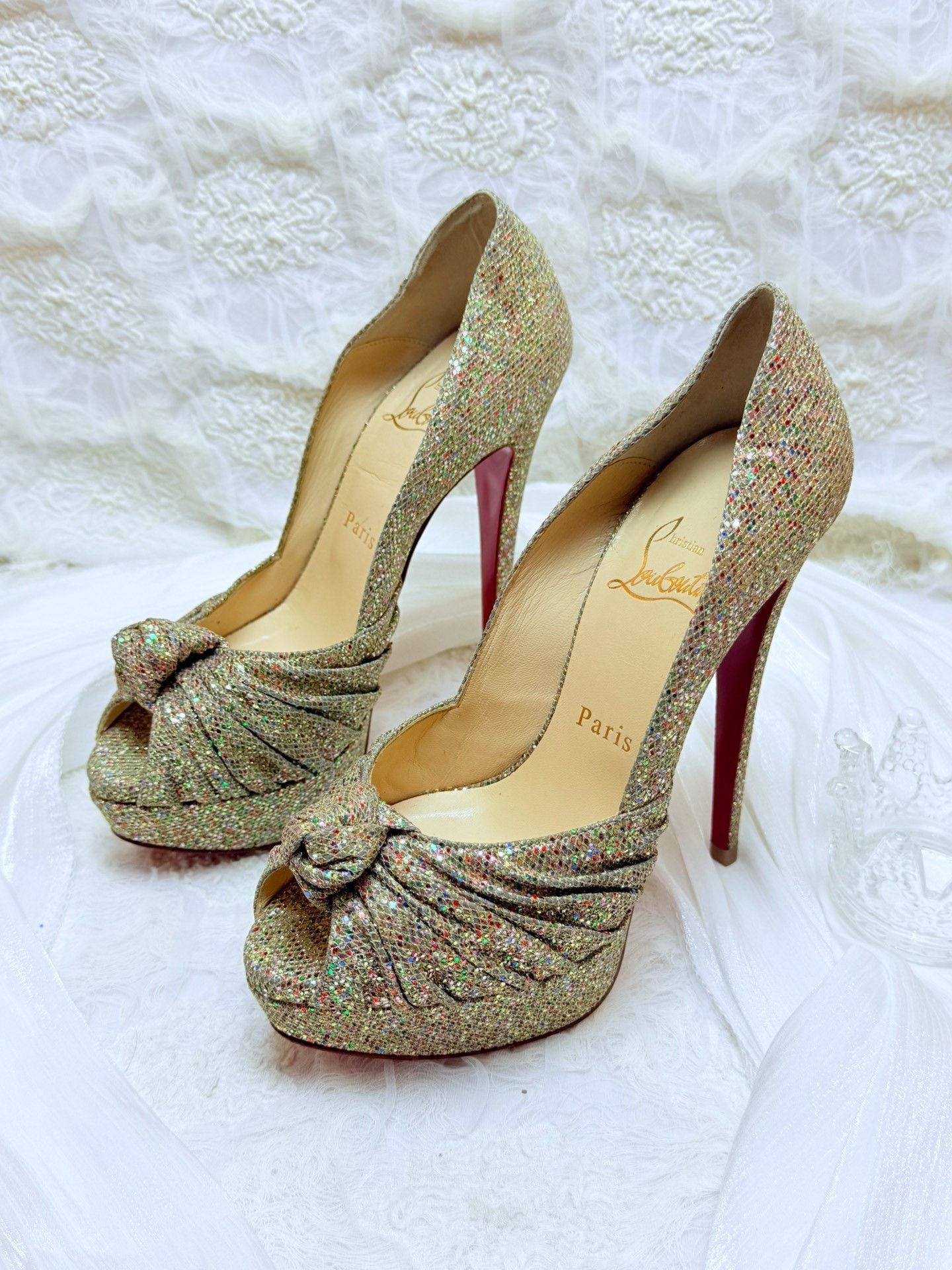 Christian Louboutin Christian Louboutin Gold Lowtop Sneakers us_6 Women Size US 6 / IT 36 - 1 Thumbnail