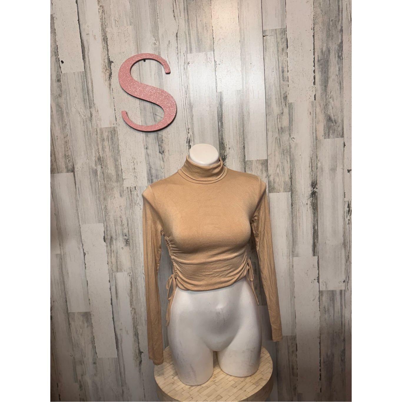 Forever 21 Forever 21 Tan Ruched Cutout Turtleneck Long Sleeve Crop Top Size S / US 4 / IT 40 - 1 Thumbnail