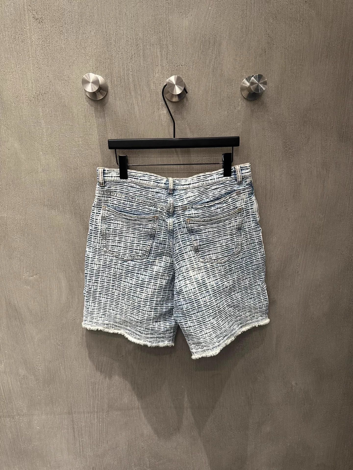 Givenchy Givenchy full logo woven denim shorts 30 98 new Size 30" / US 8 / IT 44 - 2 Thumbnail