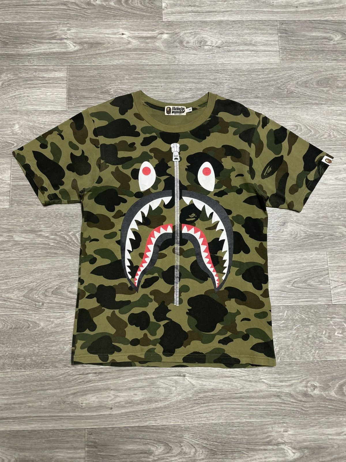 Bape Bape 1st Camo Shark T-Shirt Size US S / EU 44-46 / 1 - 1 Thumbnail