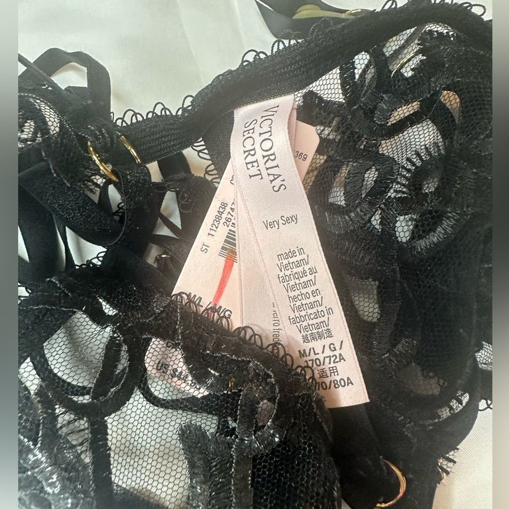 Victoria's Secret Black Lace Strappy Garter Belt Heart Embroidery NWT M/L Size ONE SIZE - 3 Thumbnail