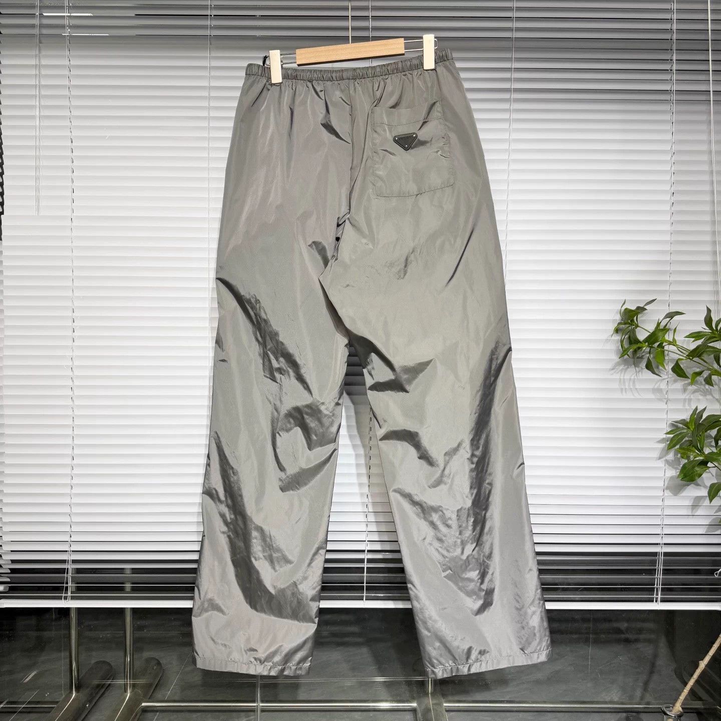 Prada Prada 25 triangle logo gray straight-leg S drawstring pants Size US 28 / EU 44 - 2 Thumbnail