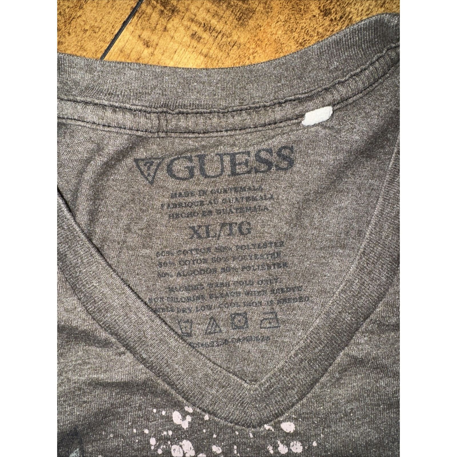 Guess × Vintage Guess V Neck Y2K Style T-Shirt Taupe XL 22x27 Size US XL / EU 56 / 4 - 3 Thumbnail