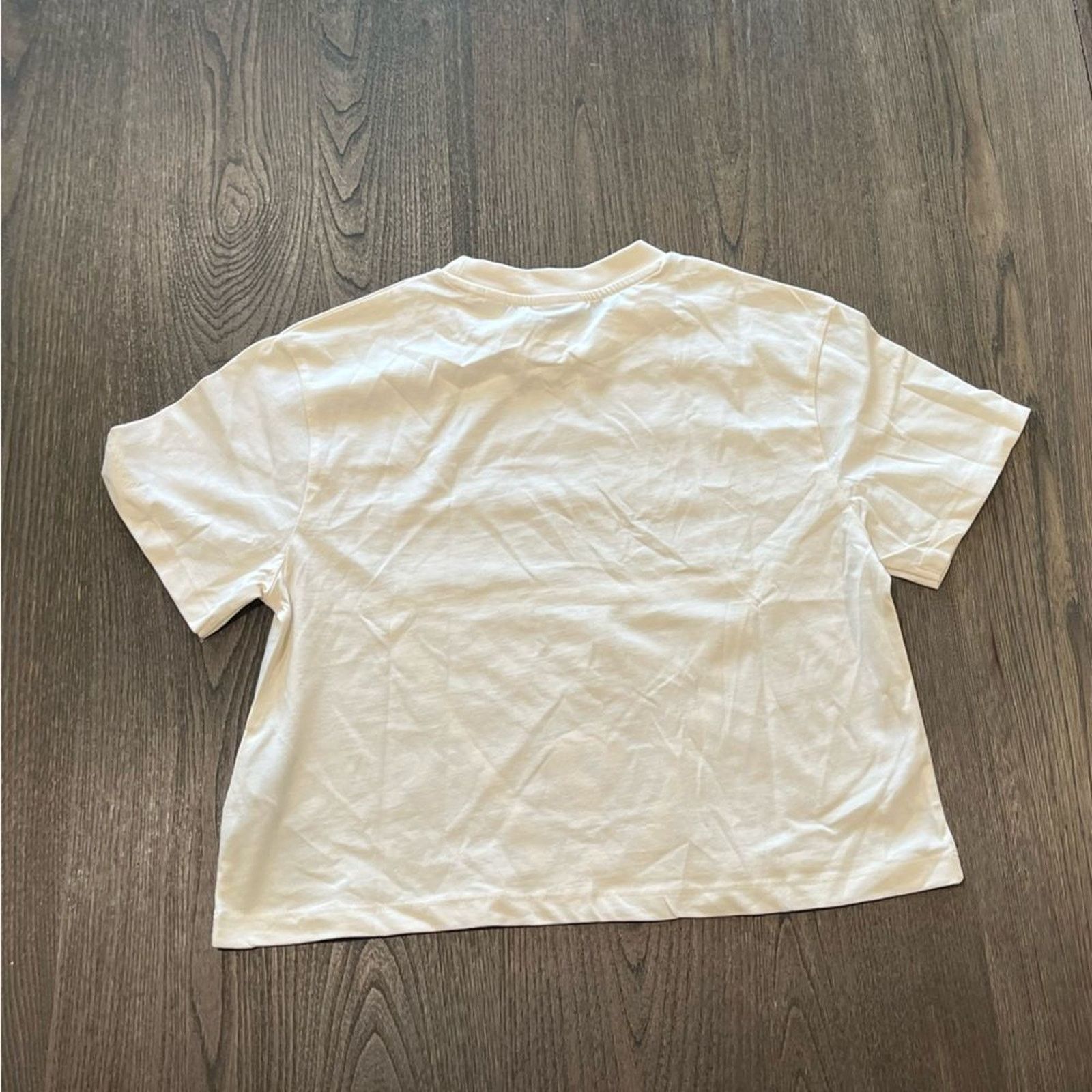 Guess NWOT Guess Light Beige Short Sleeve Crop Top Size M Size M / US 6-8 / IT 42-44 - 3 Thumbnail