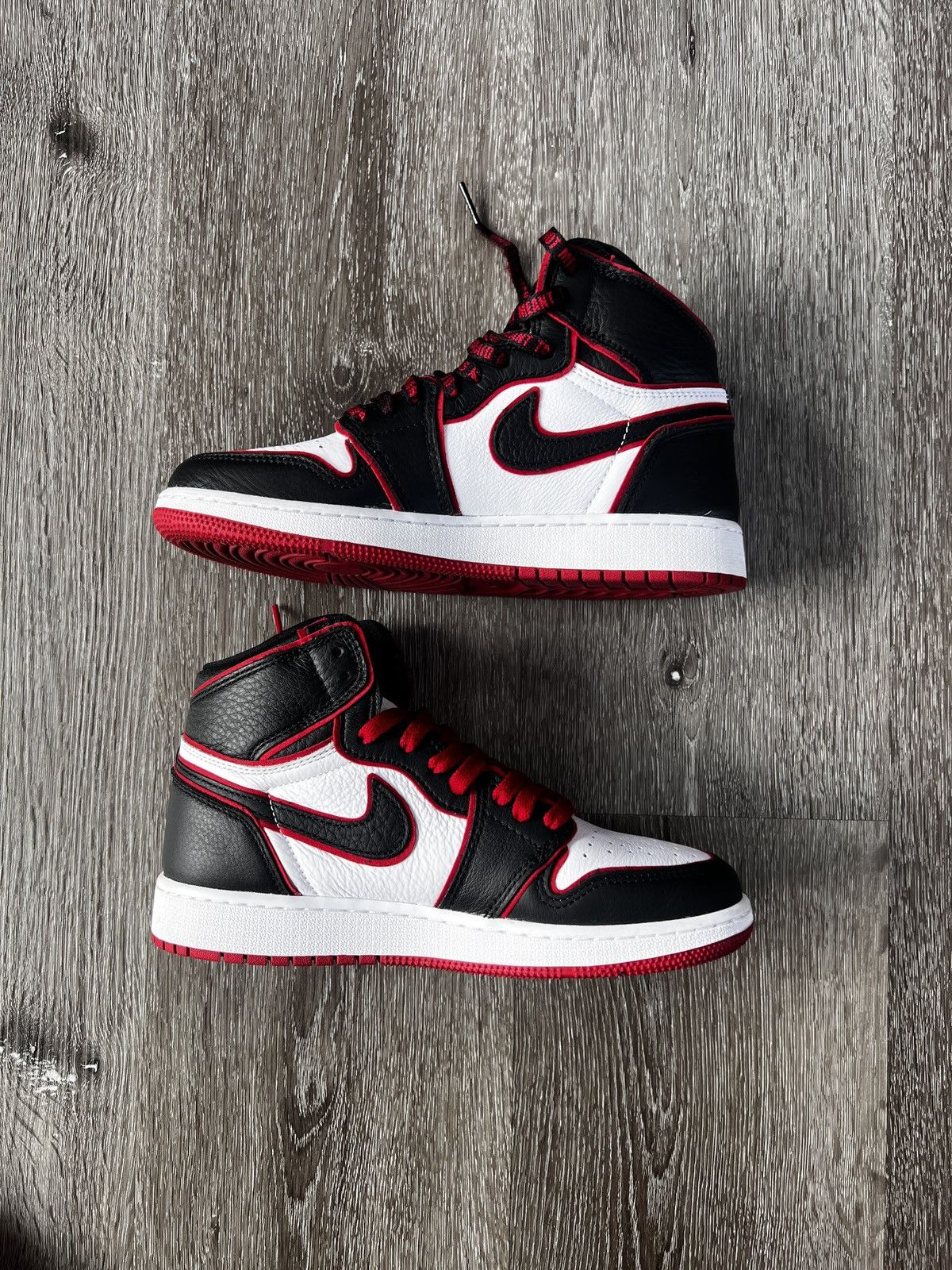 Jordan Brand Air Jordan 1 High “Bloodline” (GS) **PRE-OWNED** Size US 5.5 / EU 38 - 2 Thumbnail
