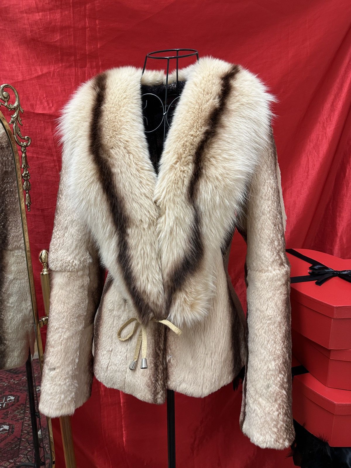 Vintage Vintage fox fur beige coat Size S / US 4 / IT 40 - 1 Thumbnail
