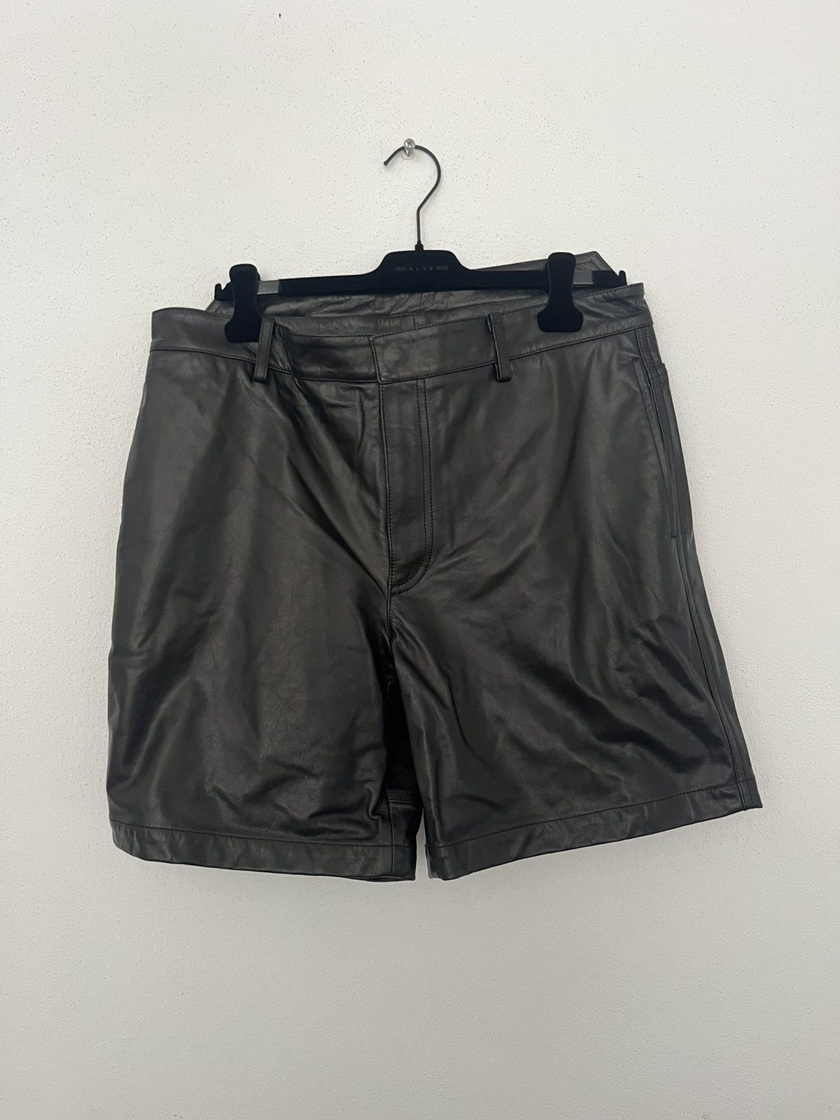 1017 ALYX 9SM 1017 Alyx 9SM black leather shorts Size US 33 - 2 Thumbnail