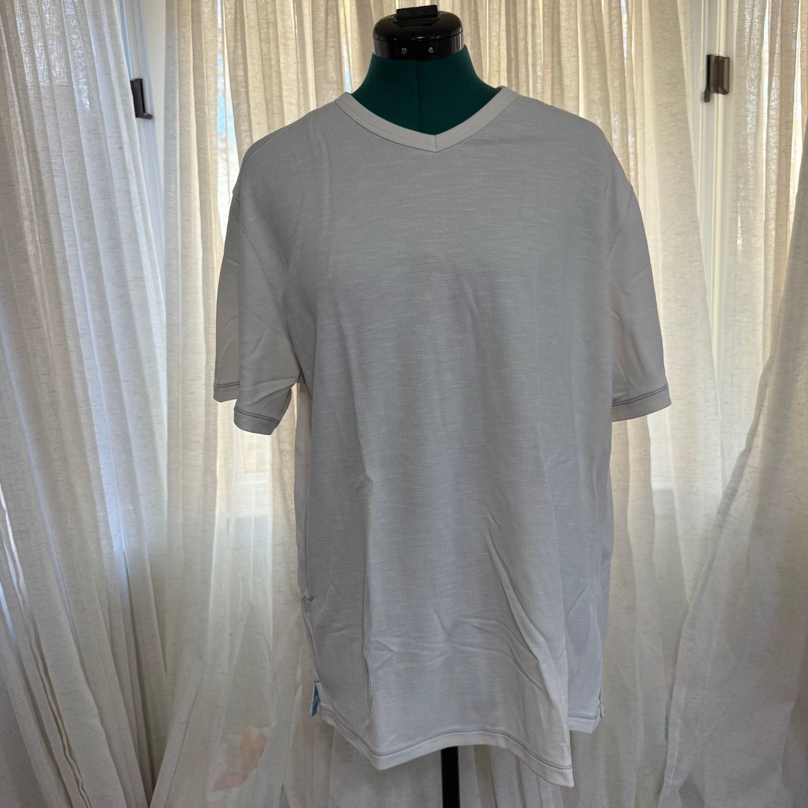 Tommy Bahama Tommy Bahama Sport Cream V-Neck Tee | Sz M Size US M / EU 48-50 / 2 - 2 Thumbnail
