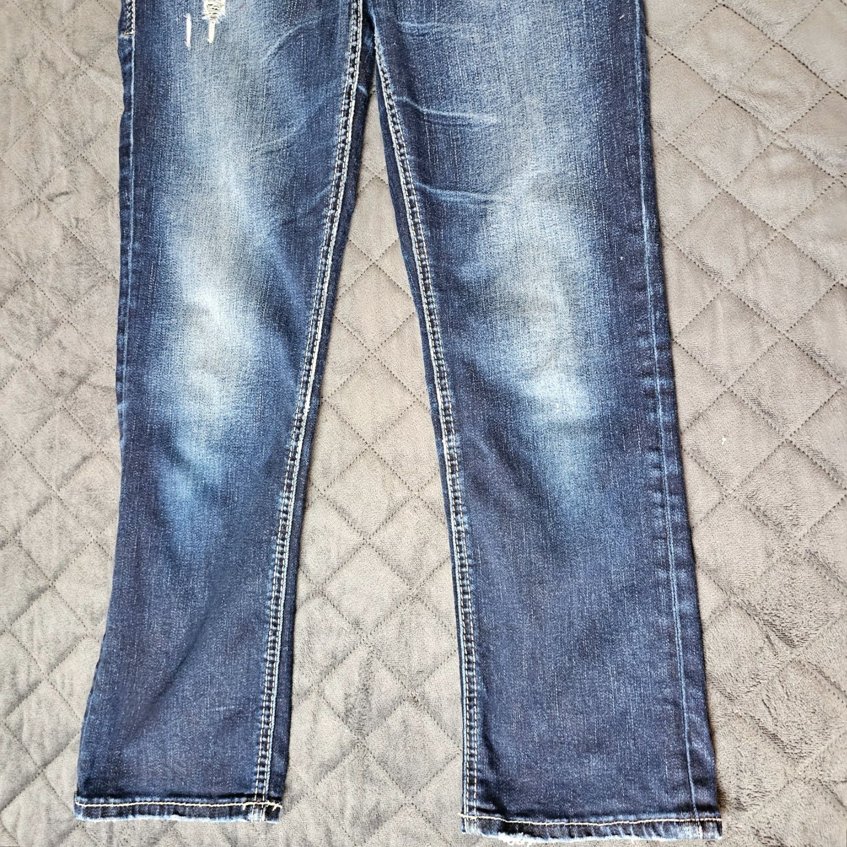 Silver Jeans Co. Silver Jeans Capri Jeans 25 Distressed Embroidered Dark Wash Blue Low Rise Women Size 42" / US 20 - 2 Thumbnail