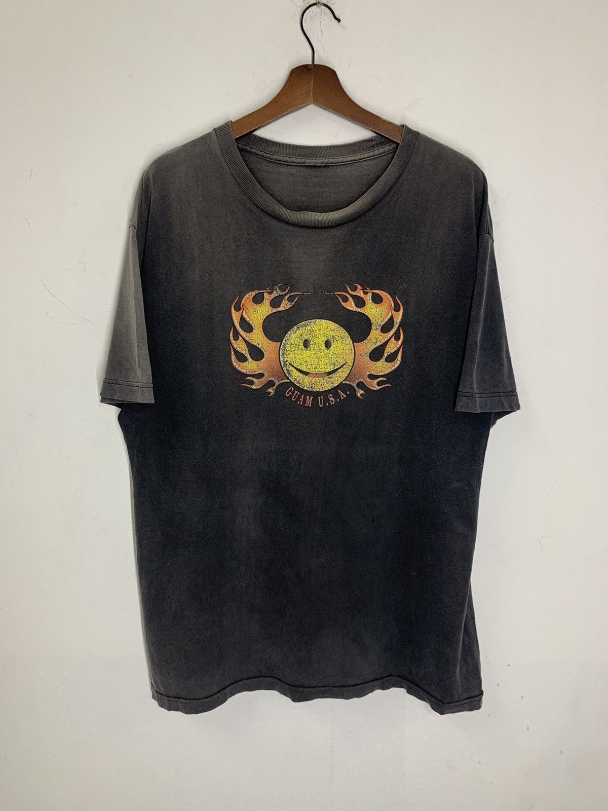 Vintage Vintage Thrashed Smile Fire Flame Guam Size US L / EU 52-54 / 3 - 2 Thumbnail
