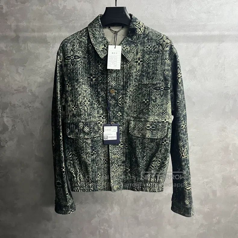 Louis Vuitton Louis Vuitton Latest Grey Logo Letter Single-Breasted Long Size US M / EU 48-50 / 2 - 1 Thumbnail