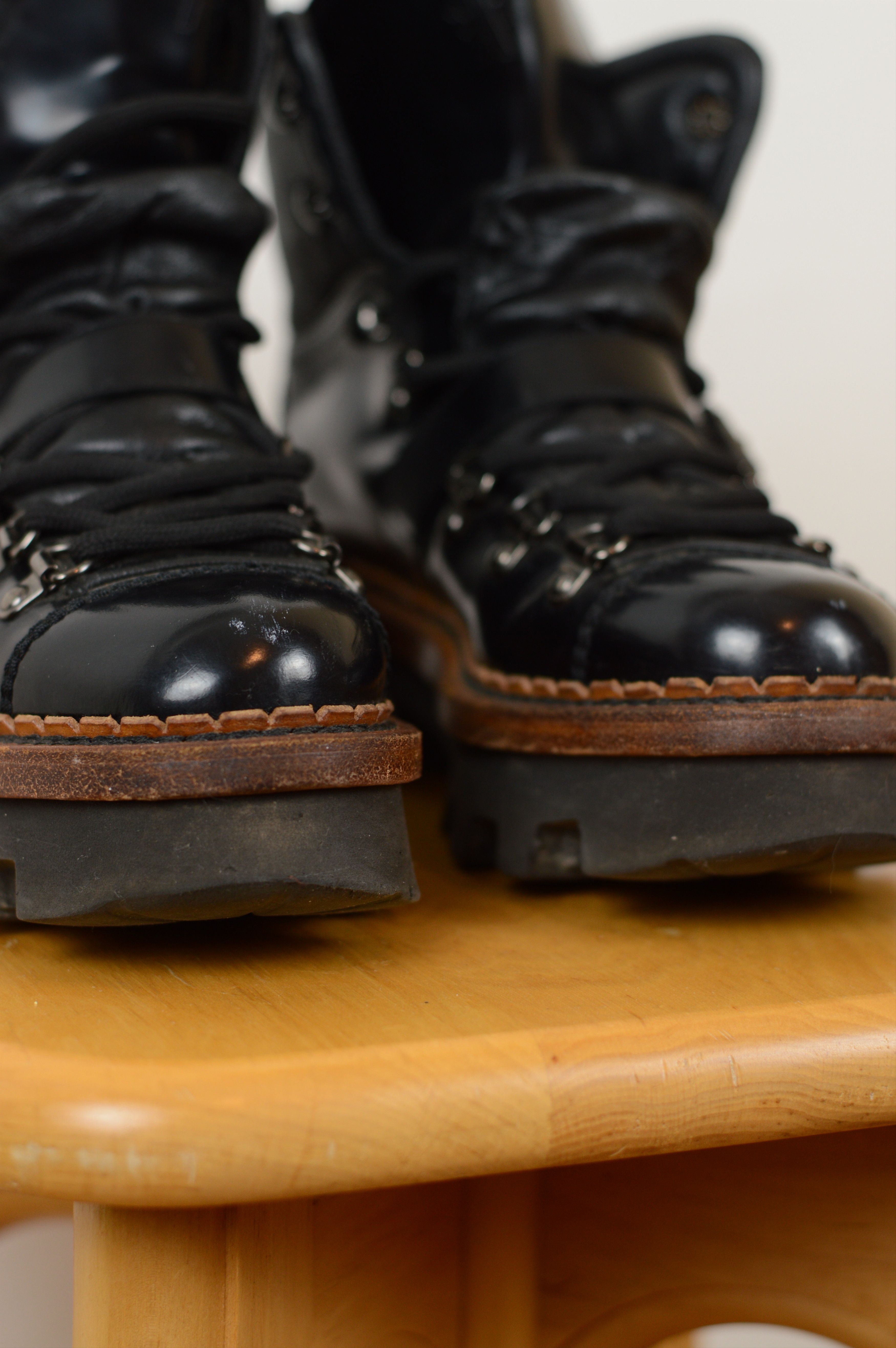 Moncler × Moncler Grenoble Moncler Grenoble Hiking Boots Patent Leather Size US 5 / IT 35 - 6 Thumbnail
