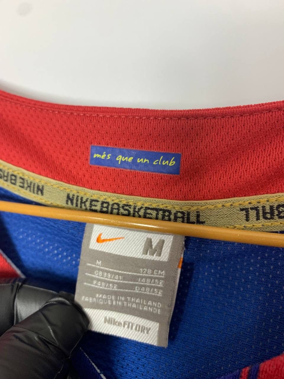 Nike Vintage Nike FC Barcelona Regal Basketball Jersey ACB Size M Size US M / EU 48-50 / 2 - 7 Thumbnail