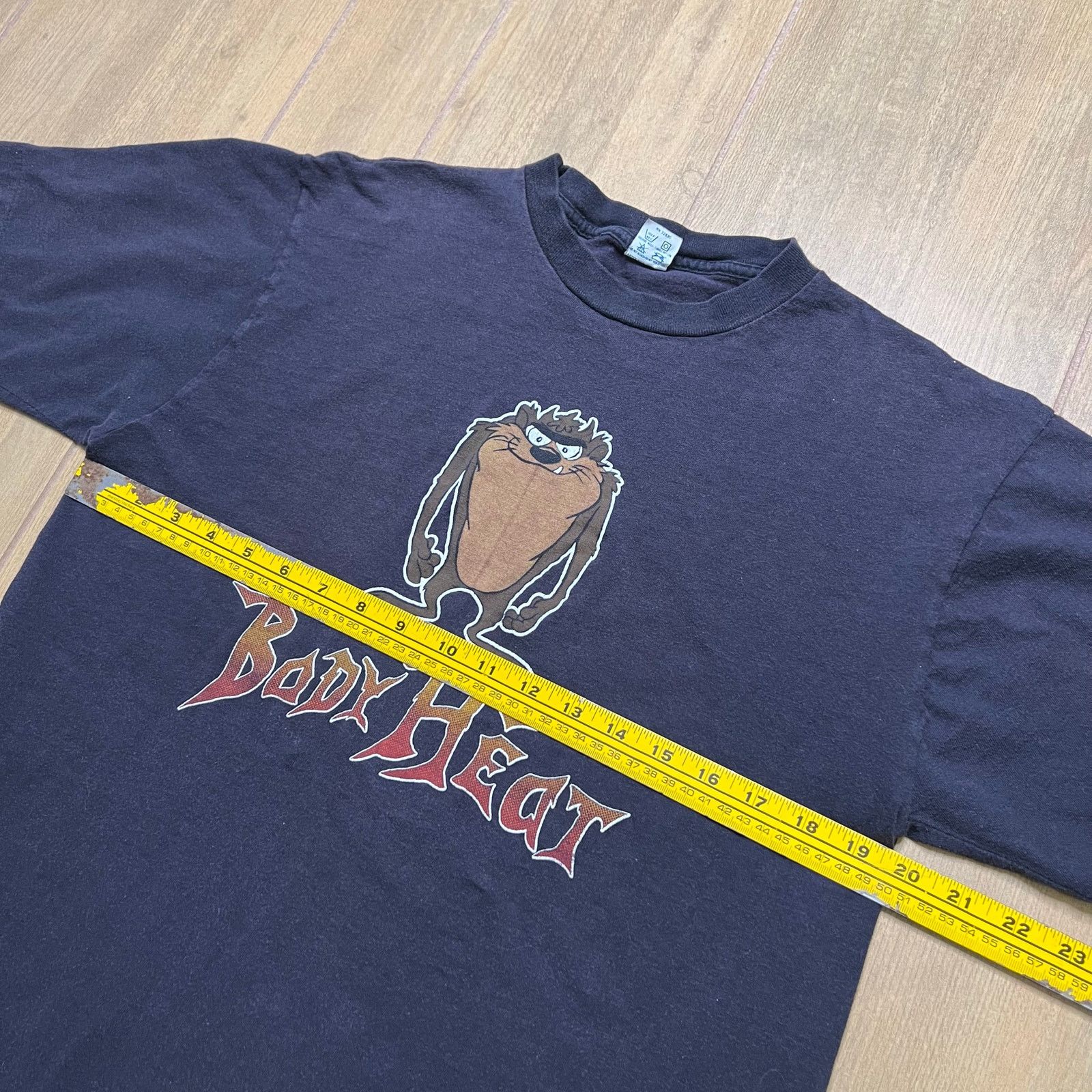 Vintage Vintage 80s Tasmanian Devil "Body Heat" t-shirt Sz XL f Size US XL / EU 56 / 4 - 7 Thumbnail