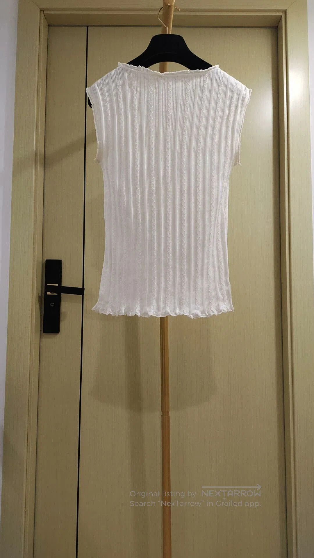 Chanel Chanel White Sleeveless Knit Top. Size S / US 4 / IT 40 - 2 Thumbnail