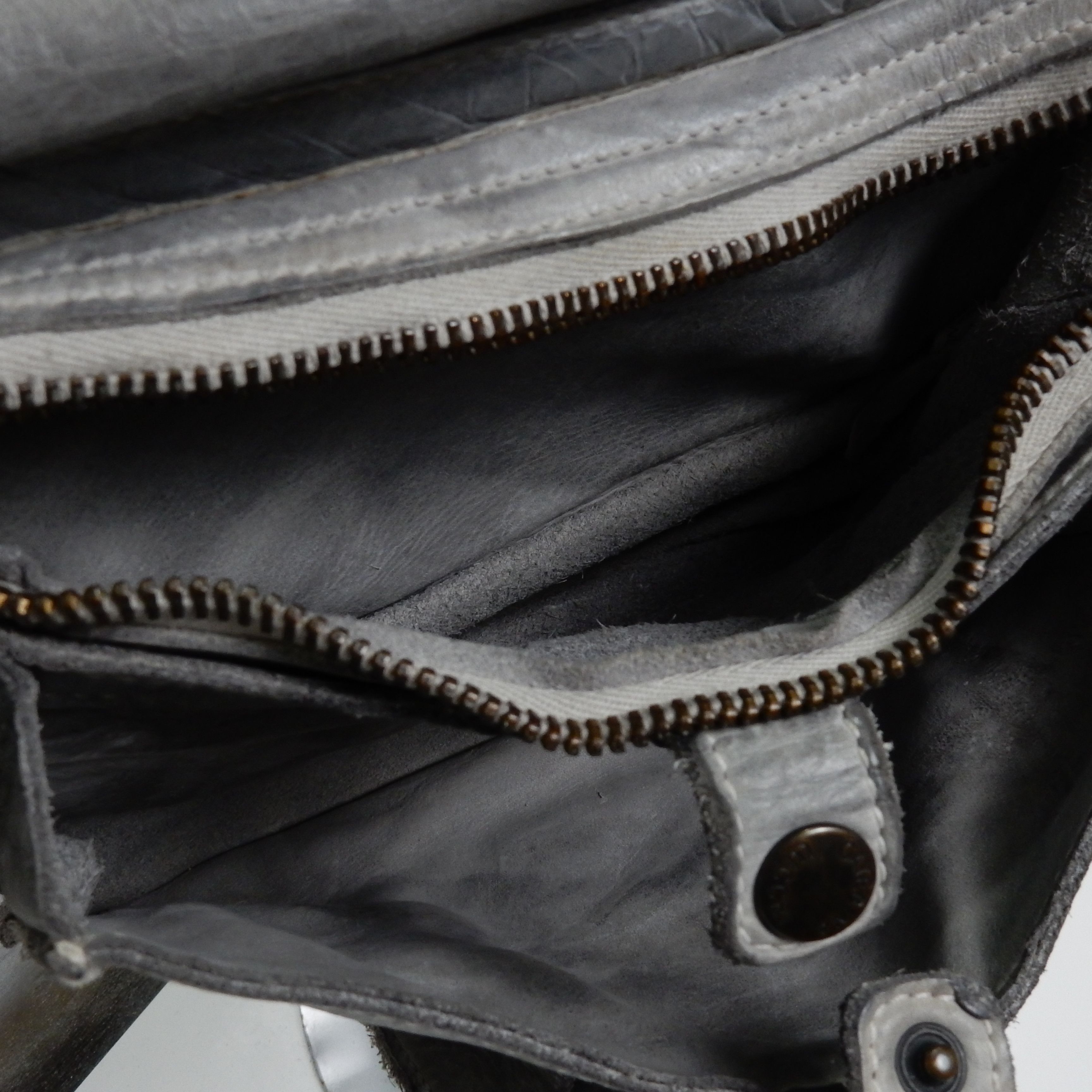 Genuine Leather × Vintage Italian designer real leather grey crossbody bag Size ONE SIZE - 8 Thumbnail