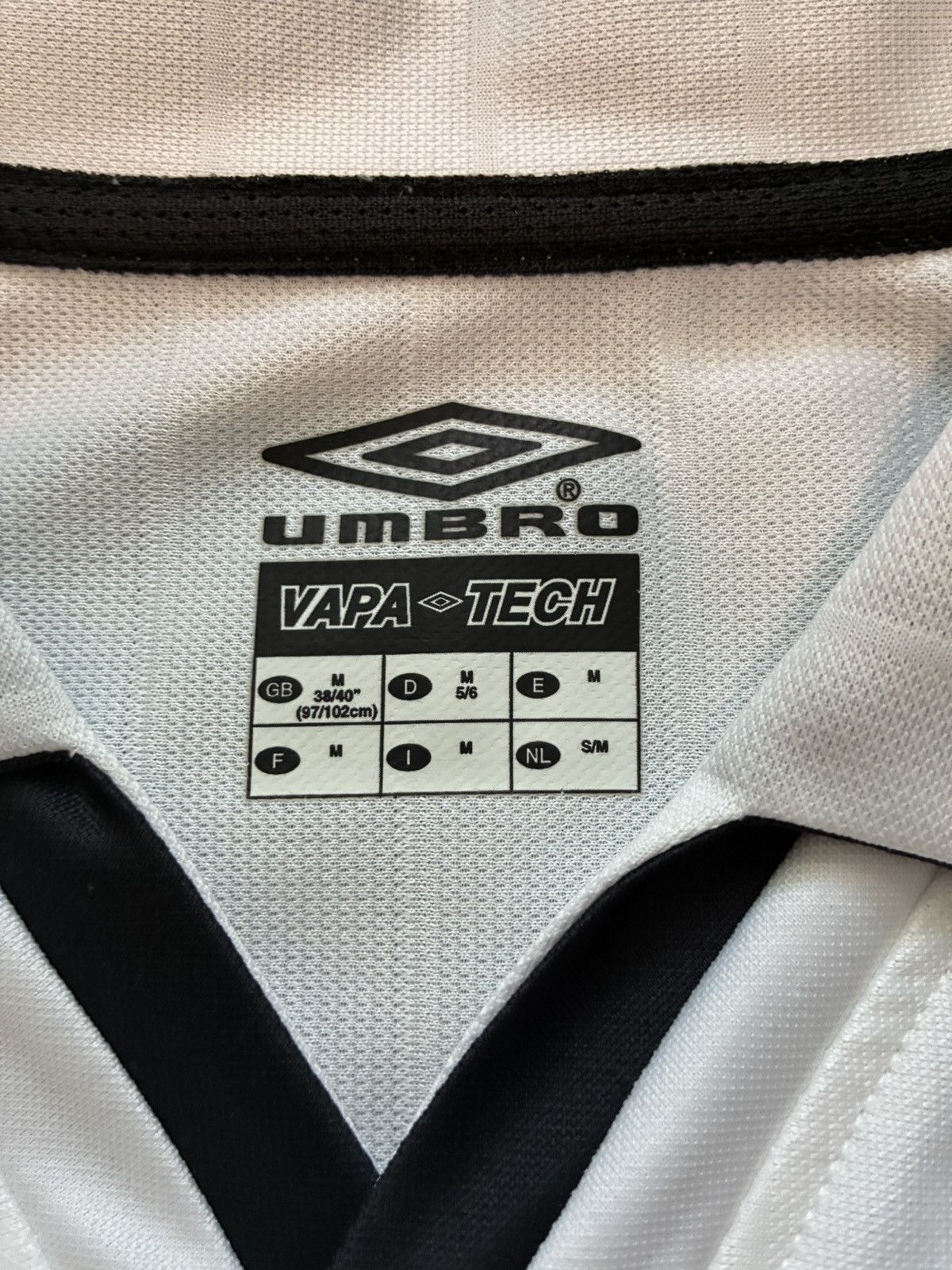 Umbro 2001/2002 Celtic FC Away Kit Size US M / EU 48-50 / 2 - 4 Thumbnail