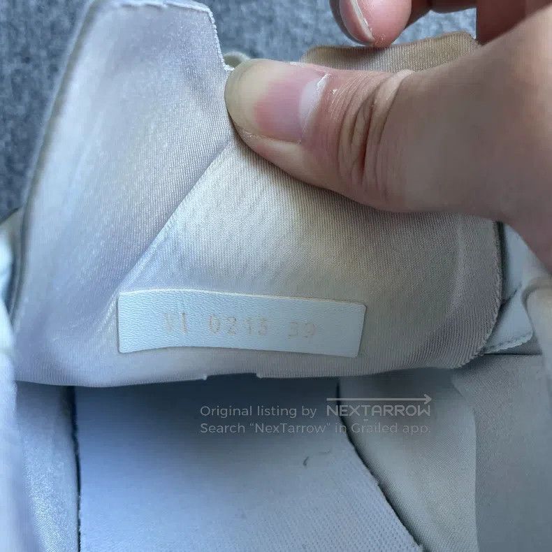 Louis Vuitton Louis Vuitton Run 55 logo lace-up low-top sneaker Size US 6 / EU 39 - 8 Thumbnail