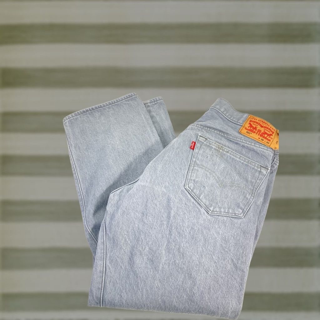 Levi's Levi's 501 Jeans Men Sz 34X26 Gray Denim Classic Button Fly Straight Red Tab Size US 34 / EU 50 - 1 Thumbnail