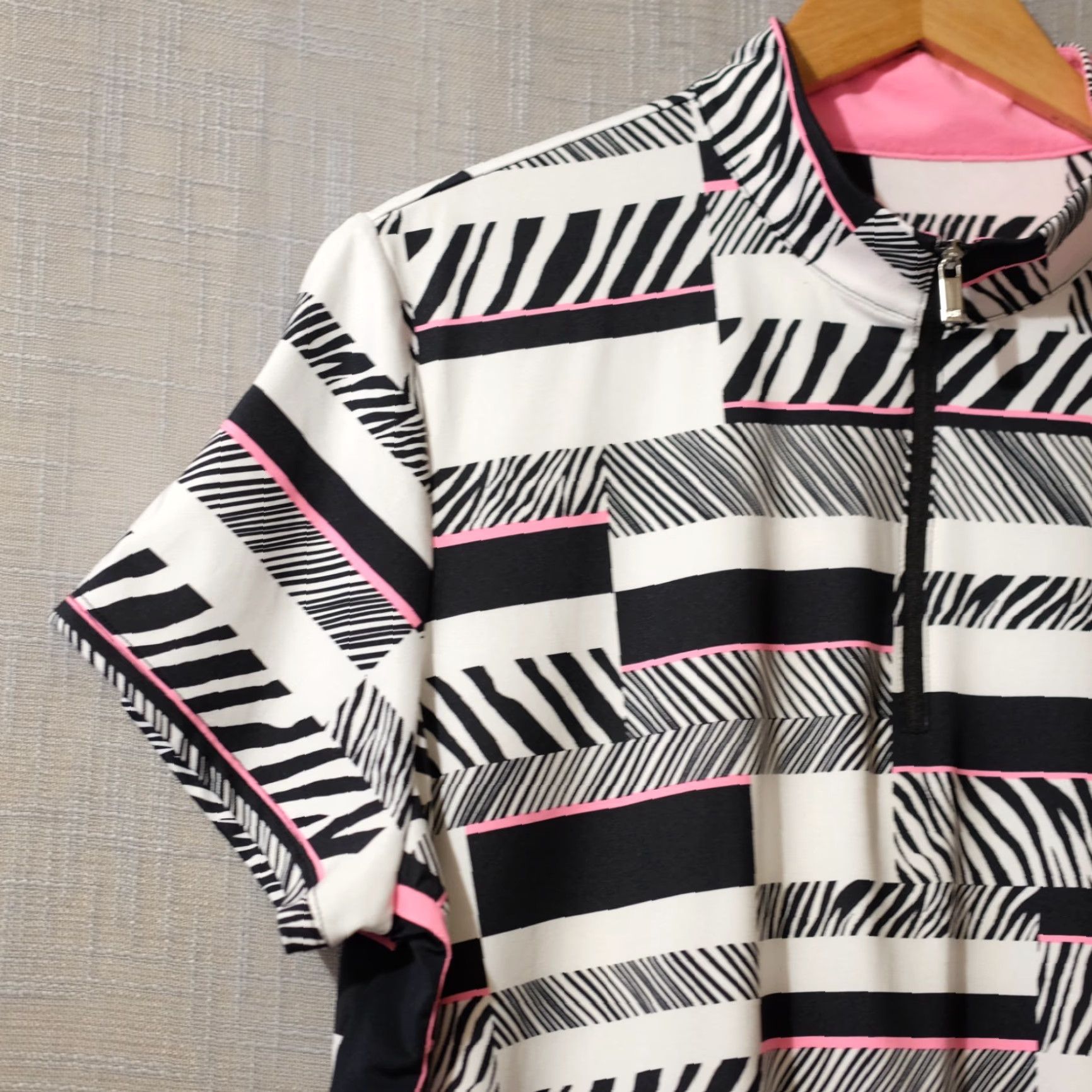 Vintage EUC Tail White Label Golf Polo Shirt 1/3 Zip Womens XXL Black/White/Pink Geometric Mock Pullover Shirt Polo Tail Size XXL / US 16-18 / IT 52-54 - 2 Thumbnail