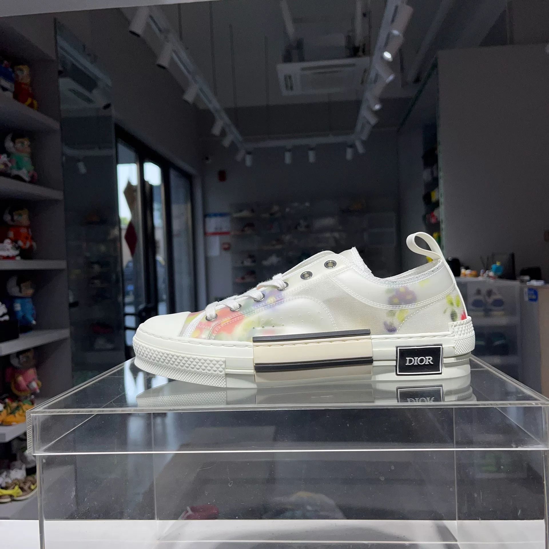 Dior Dior Floral Lowtop Sneakers 7 Men Size US 7 / EU 40 - 1 Thumbnail