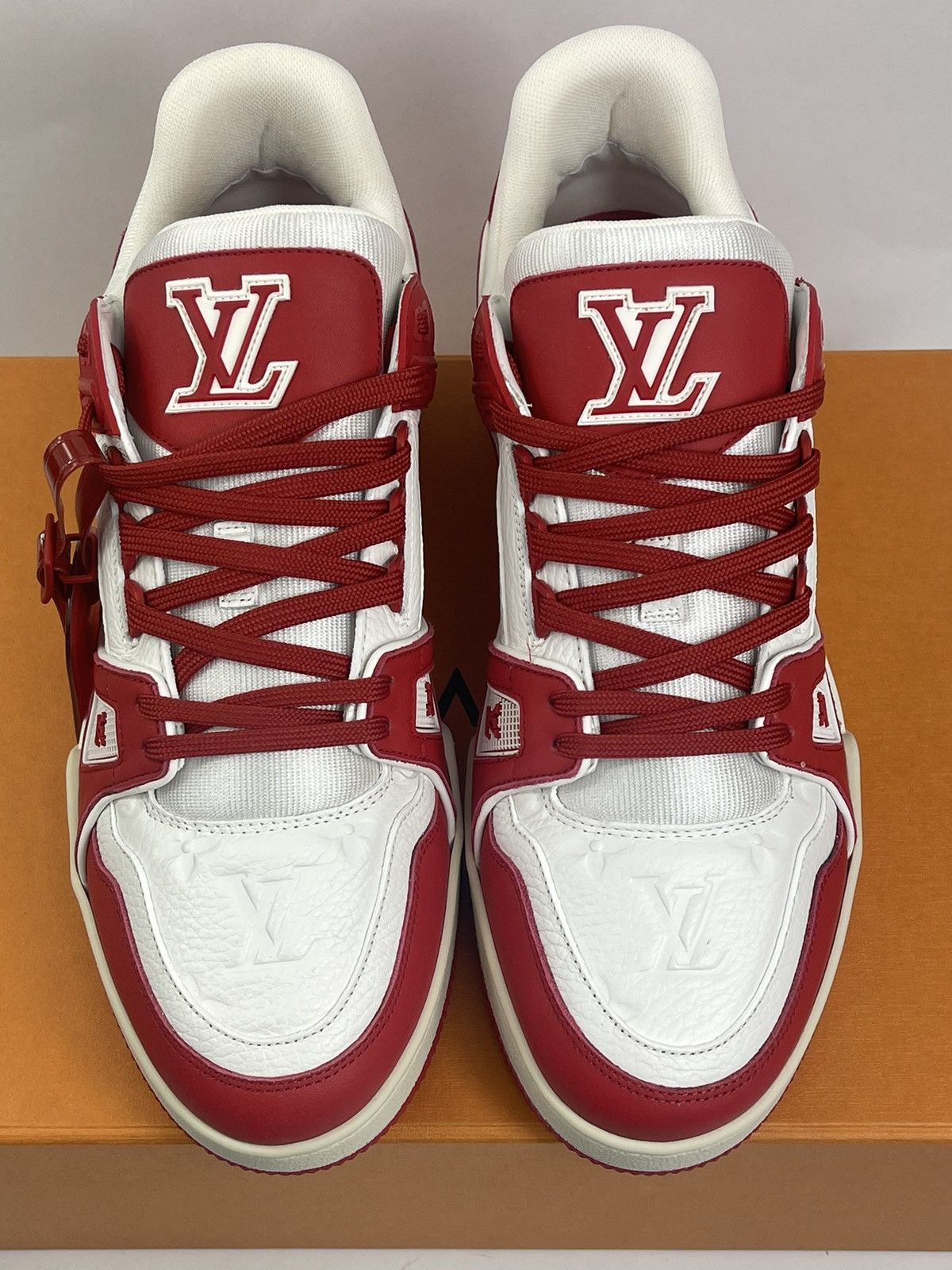 Louis Vuitton VIRGIL ABLOG EXCLUSIVE RED LOGO EMBOSSED SNEAKERS Size US 8 / EU 41 - 6 Thumbnail