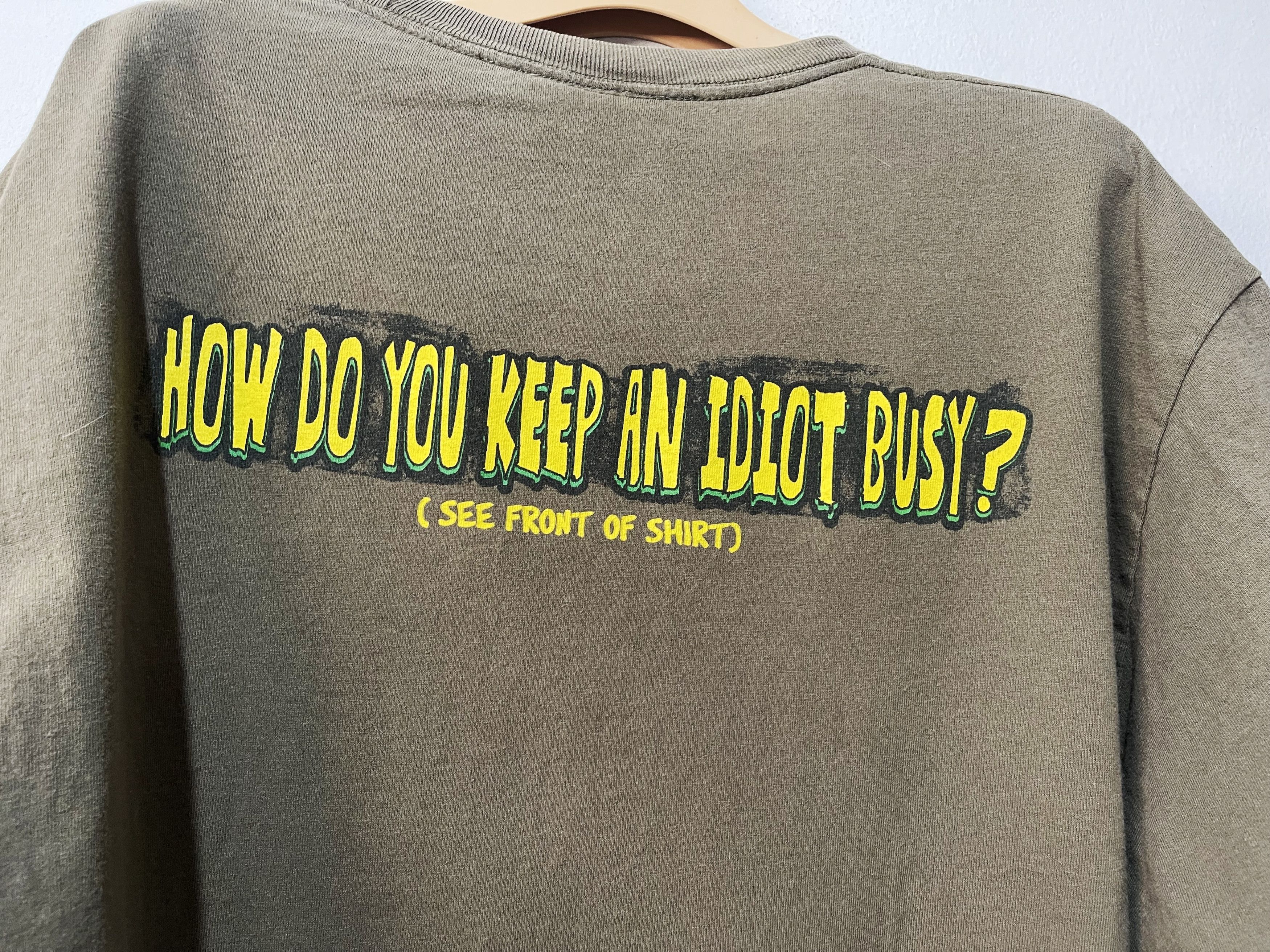 Vintage Vintage How To Keep An Idiot Busy Shirt Size US L / EU 52-54 / 3 - 4 Thumbnail