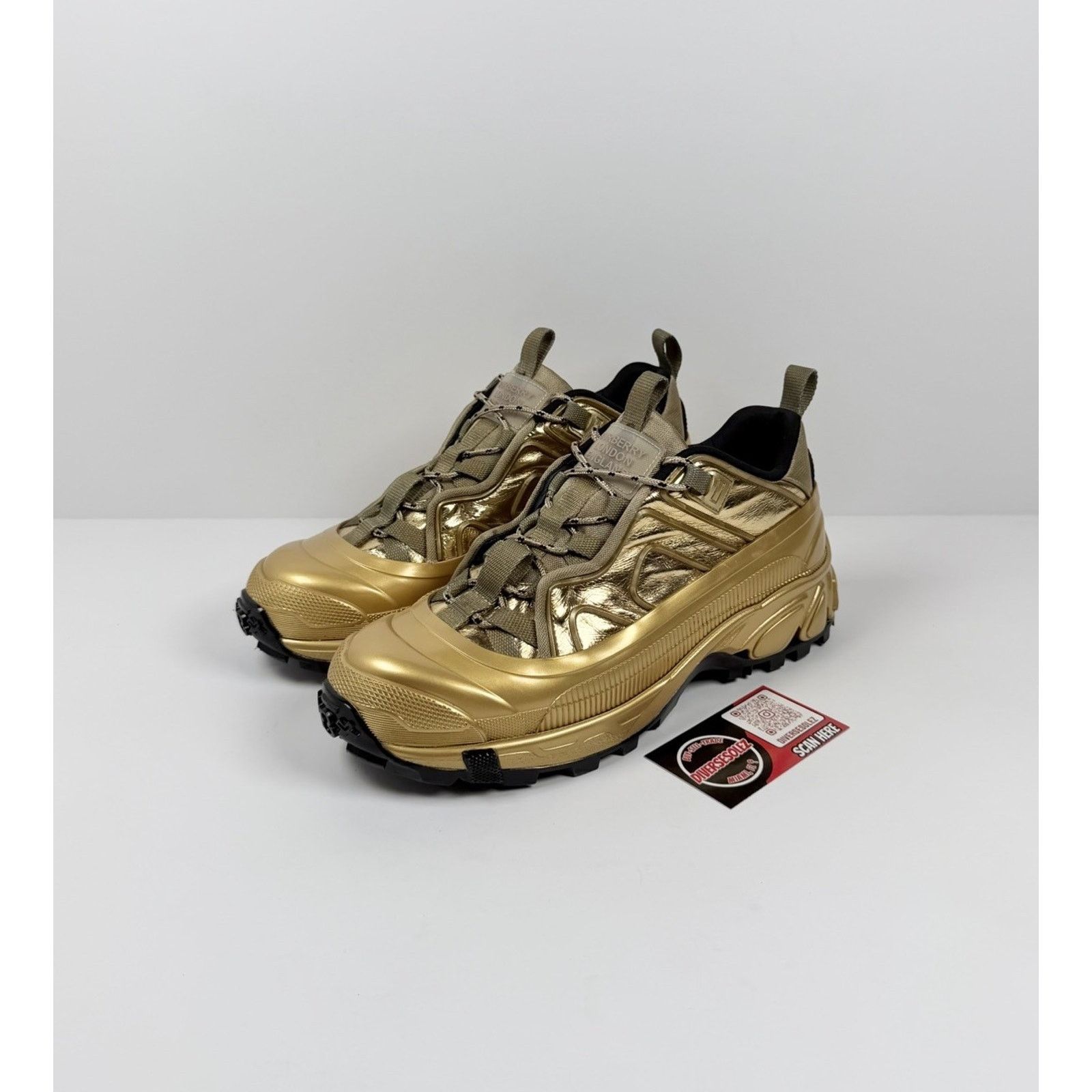 Burberry Size 41EU/8US - Burberry Arthur Gold Sneakers Size US 8 / EU 41 - 1 Thumbnail