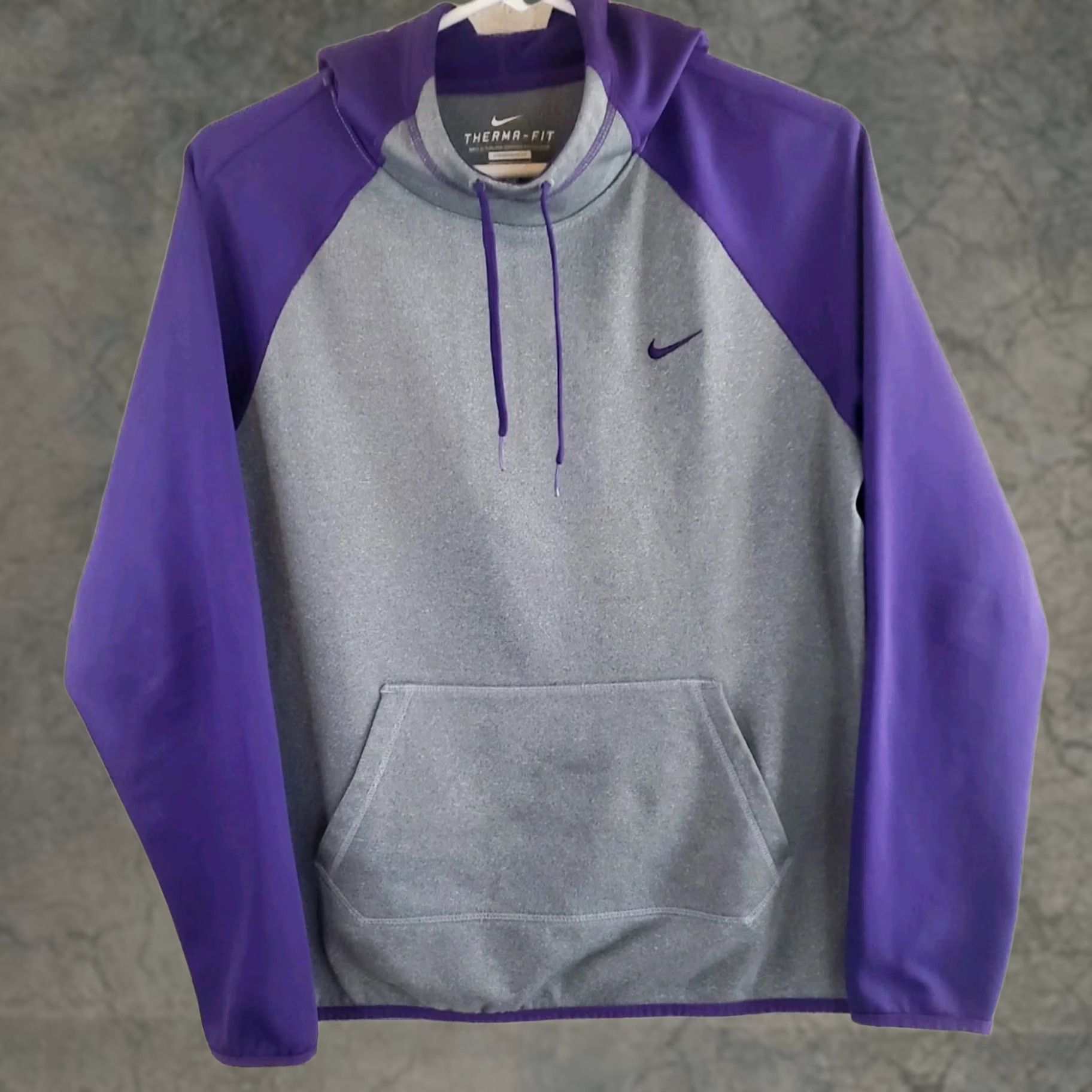Nike Nike Therma-Fit Hoodie Purple Gray Women M Regular Pullover Hooded Thumb Holes Swoosh Colorblock Size M / US 6-8 / IT 42-44 - 1 Thumbnail