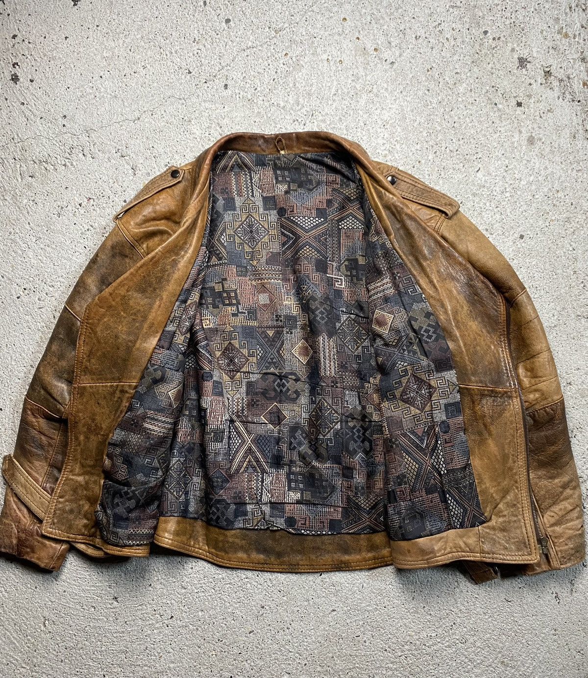 Vintage Vintage leather jacket bomber chevignon 90s USA distressed Size US XL / EU 56 / 4 - 16 Thumbnail