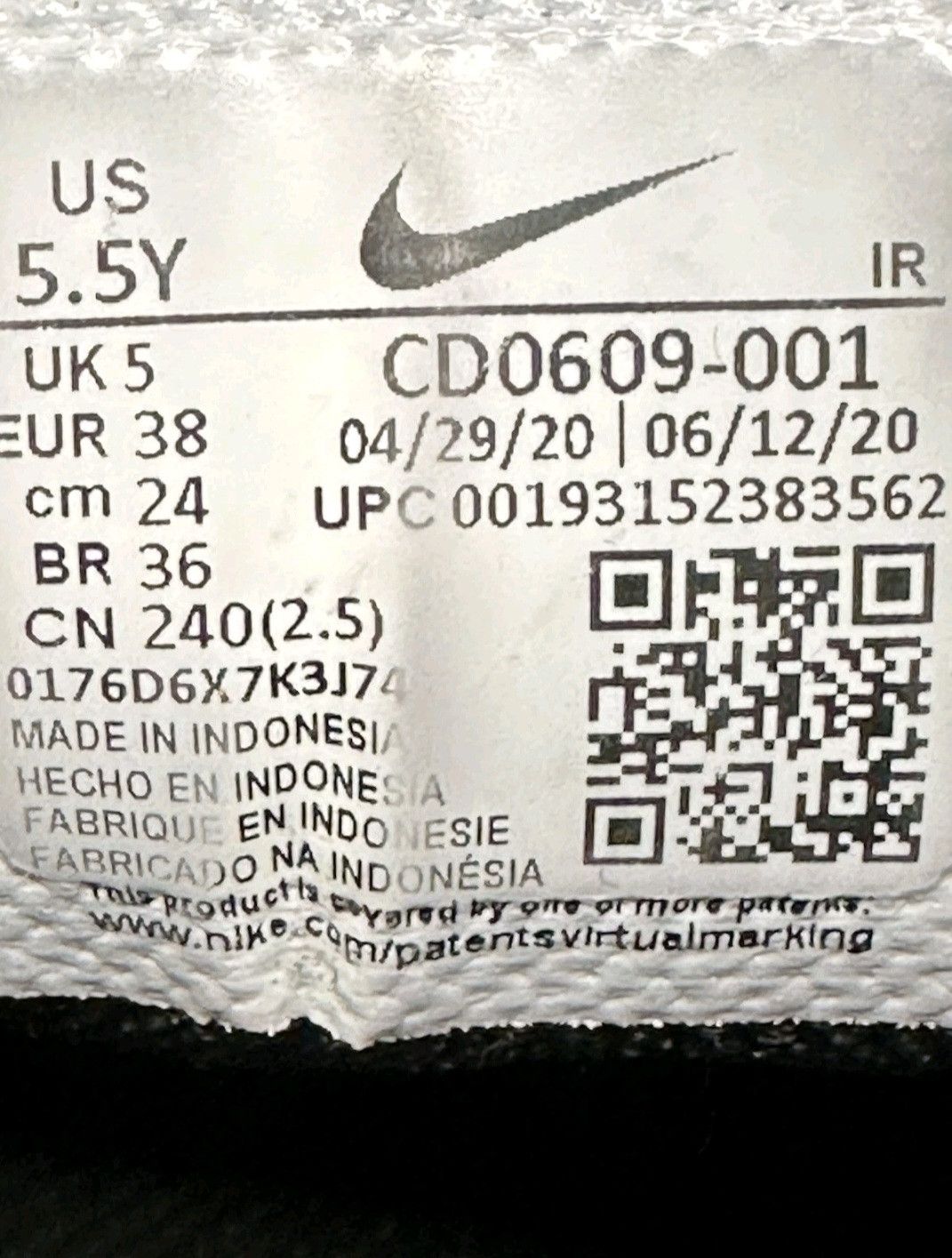 Nike Nike Air Max Plus GS Triple Black CD0609001 Size 5.5Y Size US 5.5 / EU 38 - 9 Thumbnail