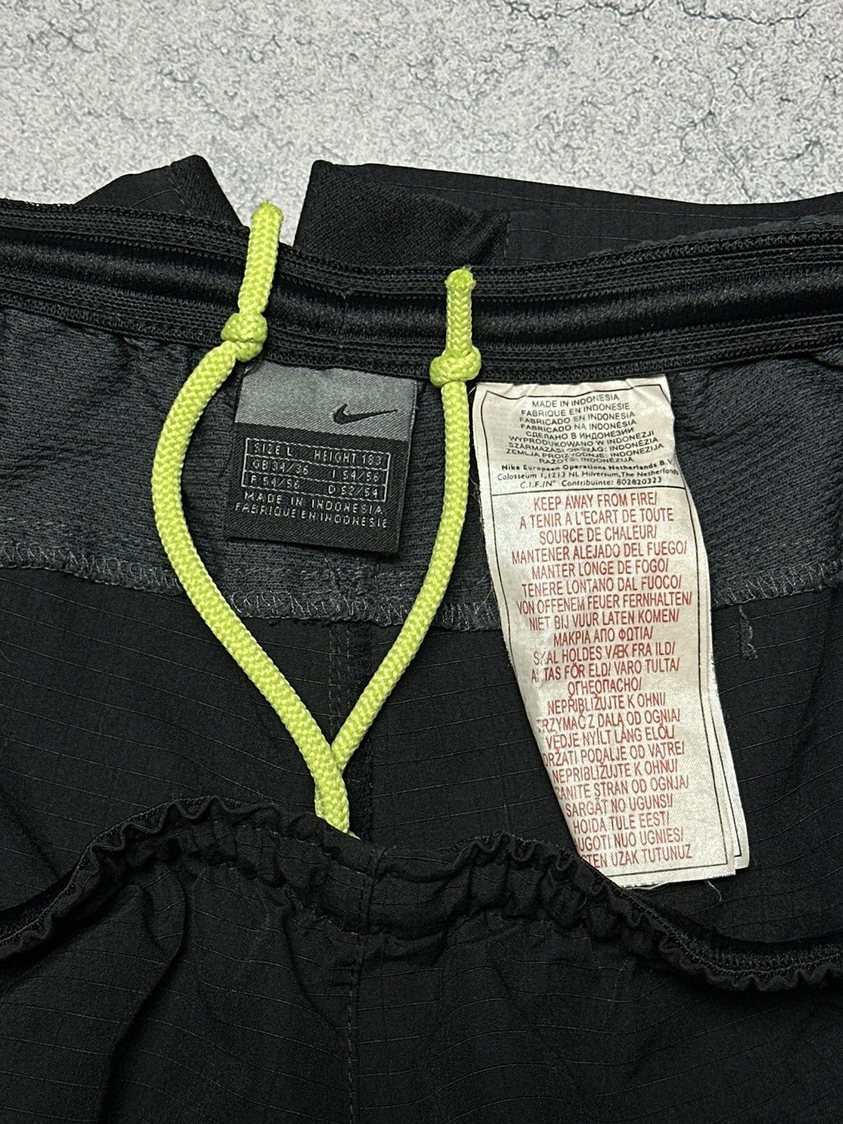Vintage Vintage Nike Swoosh Shorts Size US 34 / EU 50 - 7 Thumbnail