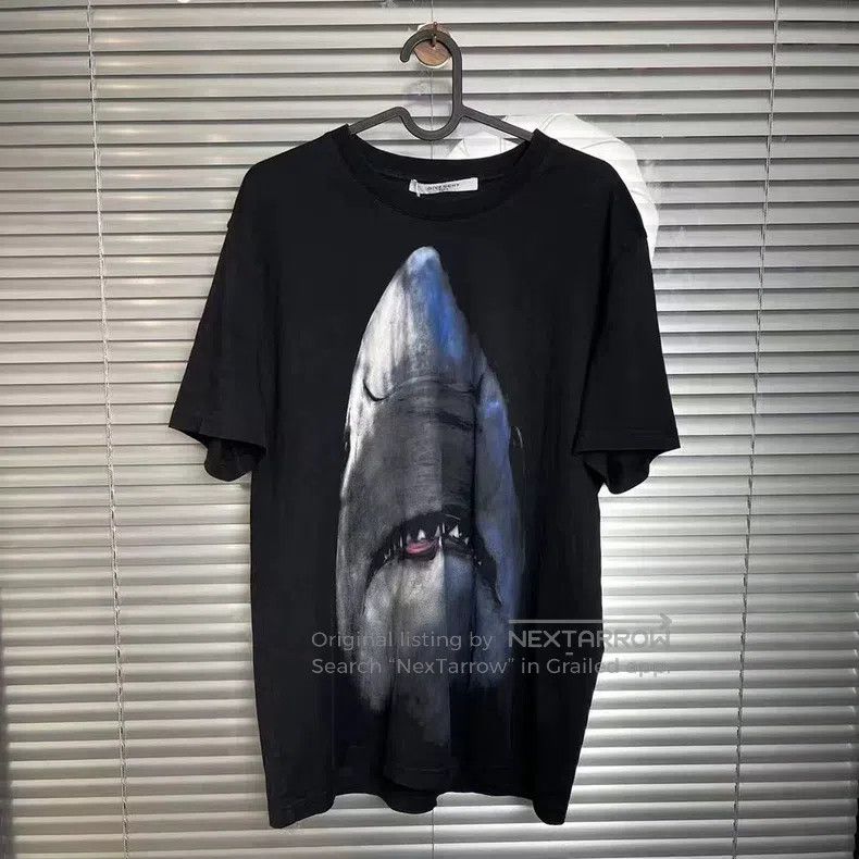 Givenchy Givenchy Black Shark Logo Short Sleeve Size US L / EU 52-54 / 3 - 1 Thumbnail