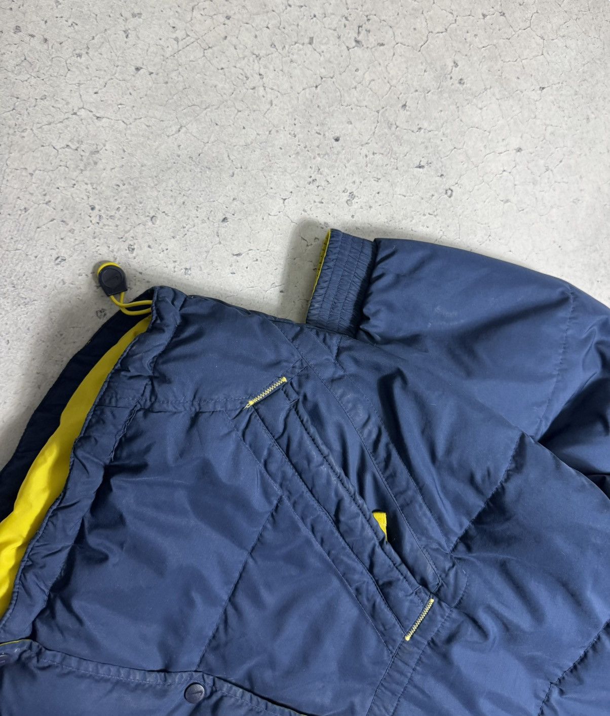 Nike Nike Vintage 90’s Big Logo Swoosh Down Puffer Jacket Size US L / EU 52-54 / 3 - 2 Thumbnail