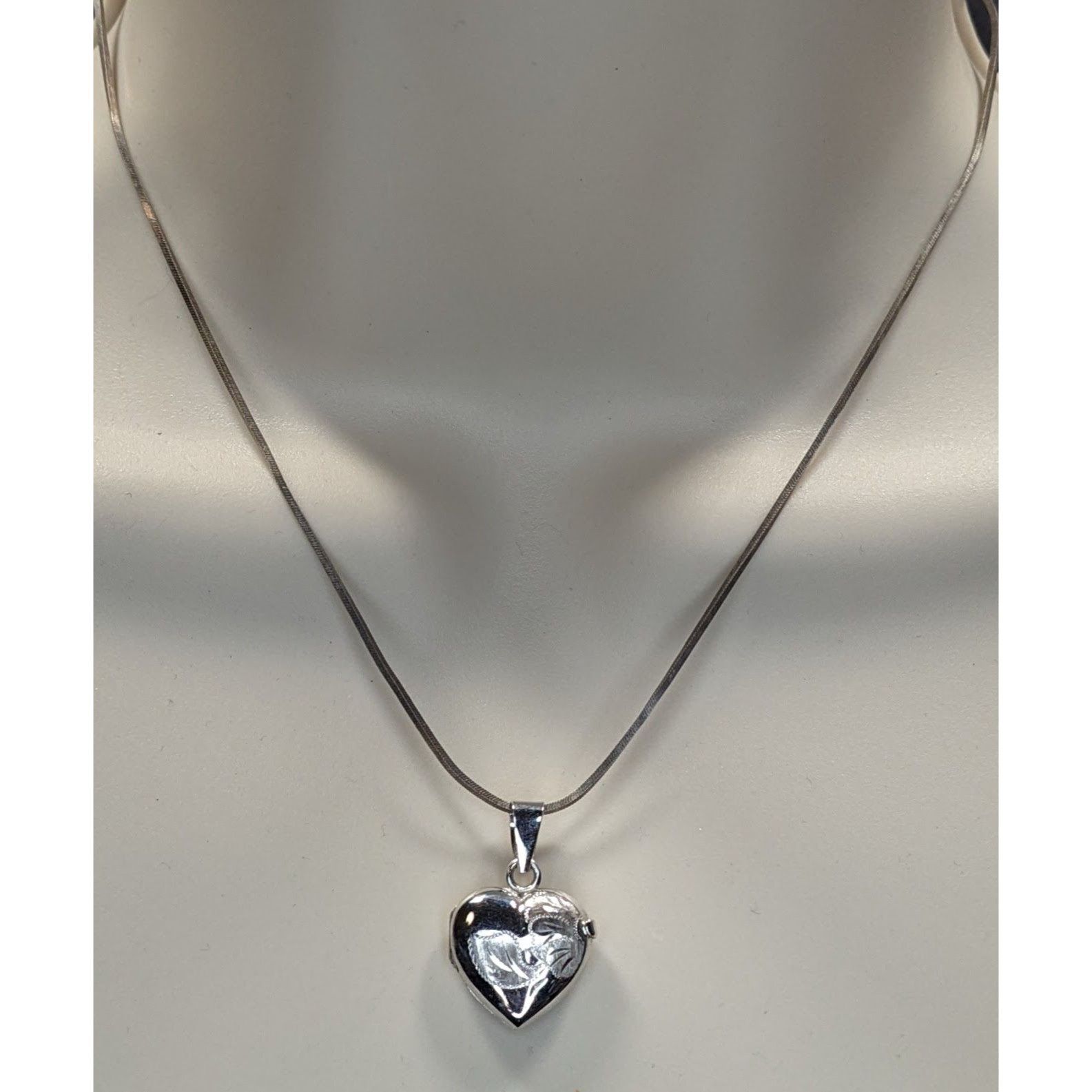 Other Vintage Engraved Sterling Silver Heart Locket Necklace Size ONE SIZE - 1 Thumbnail
