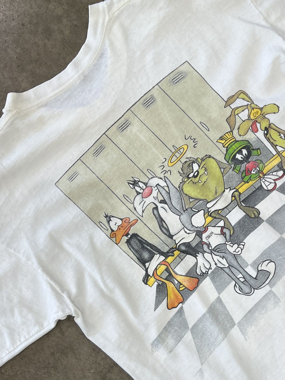 Warner Bros Vintage 1993 Looney Tunes Locker Room Taz Bugs Bunny Tee XL Size US XL / EU 56 / 4 - 4 Thumbnail