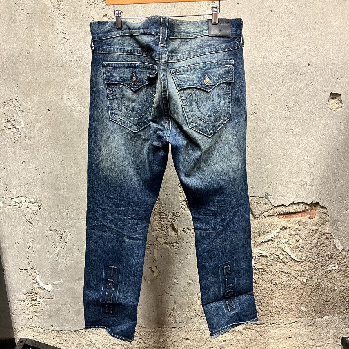 True Religion True Religion Ricky Dark Wash Relaxed Straight Logo Jeans 38 Size US 38 / EU 54 - 8 Thumbnail