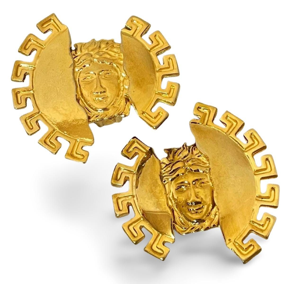 Versace Vintage Gianni Versace golden earrings with large medusa Size ONE SIZE - 1 Thumbnail