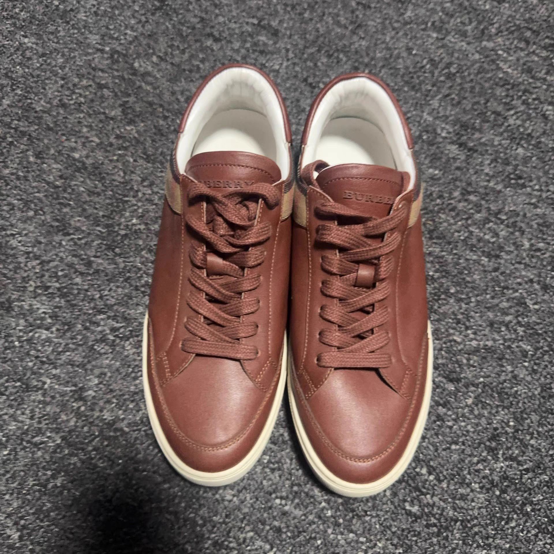 Burberry Burberry Leather Low-Top Sneakers K13 Size US 9 / EU 42 - 2 Thumbnail